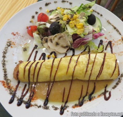 Caneló gran cruixent de brandada de bacallà amb salsa de soja, taronja i poma